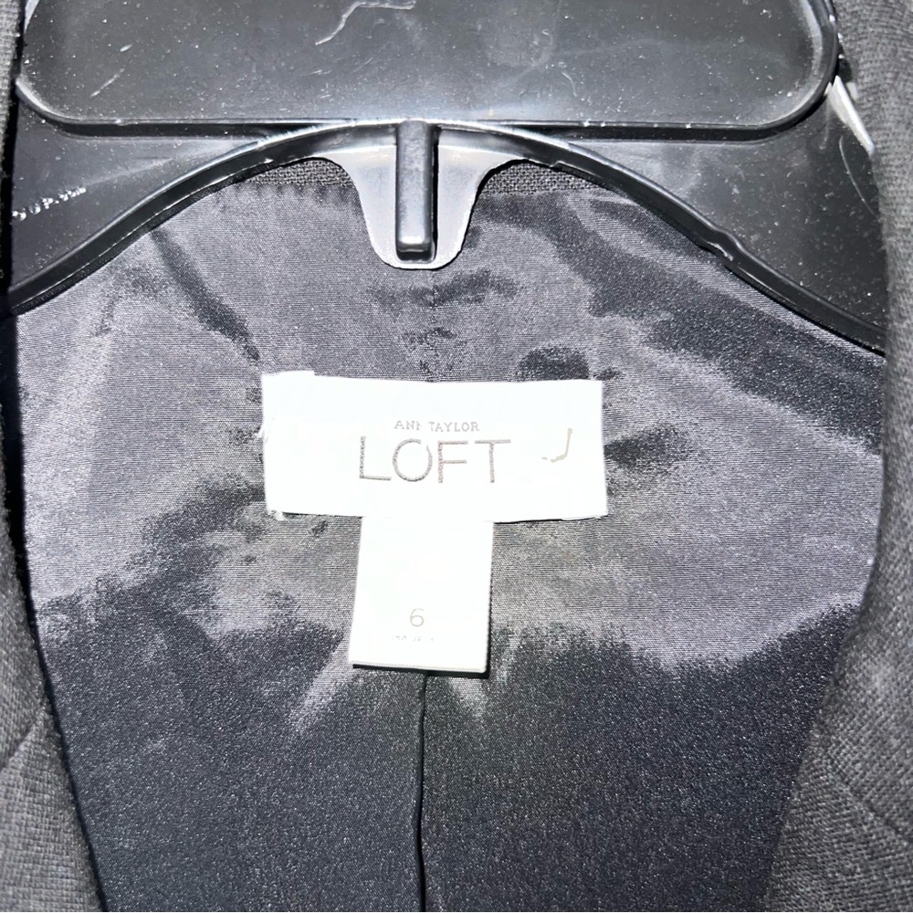 Loft Size 6 Blazer Black Two Button suit jacket - Picture 3 of 6